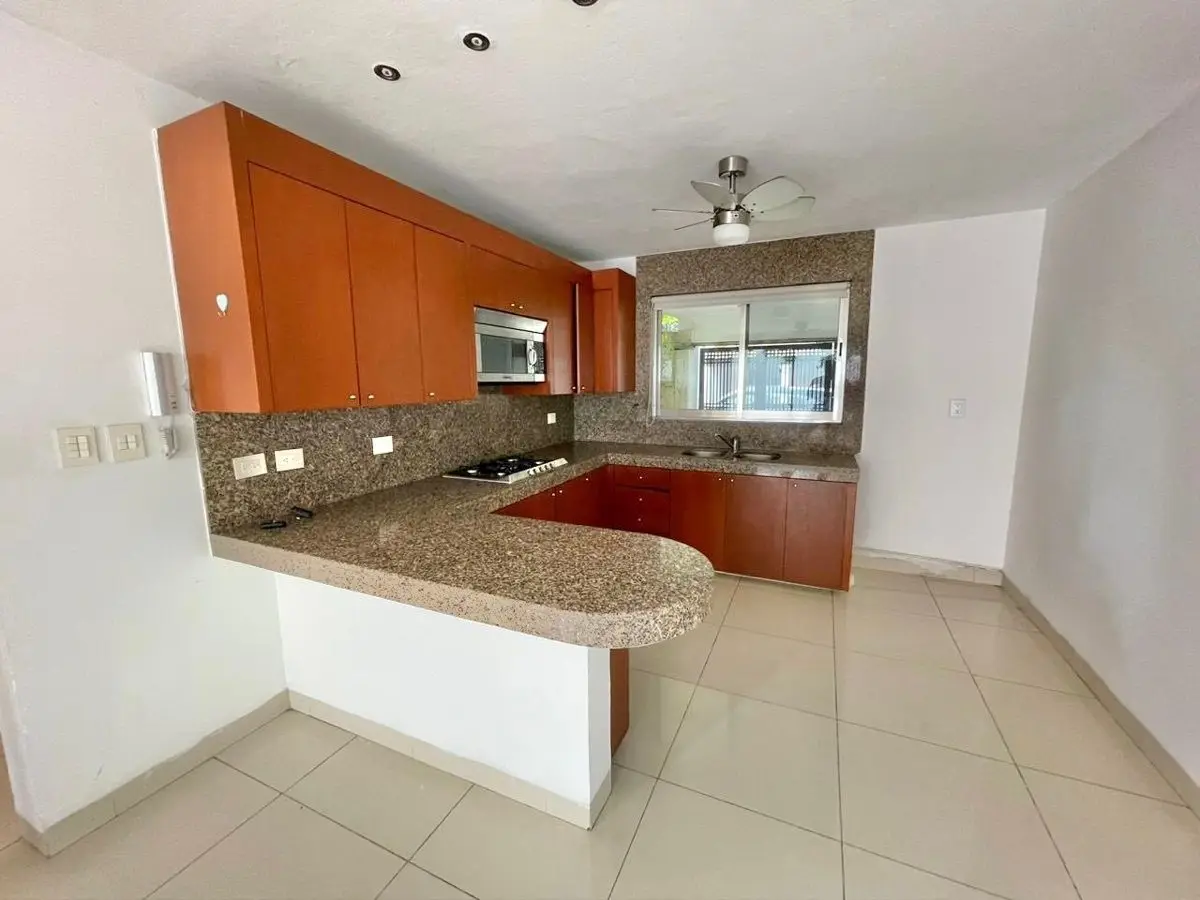 Casa de 3 Recámaras y Alberca en Renta, Cerca de la Avenida Yucatán — foto 4