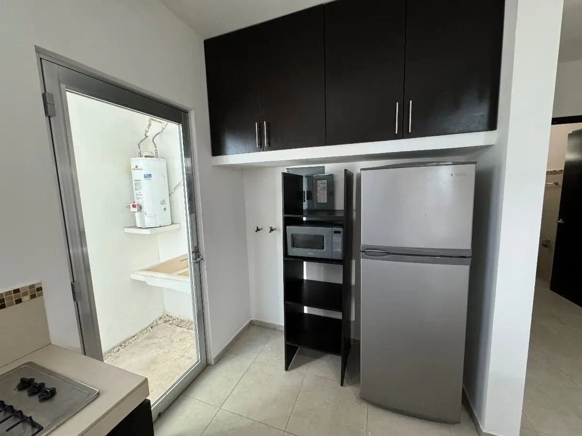 Departamento Amueblado de 2 Recámaras en Renta en la Colonia Maya, — foto 5