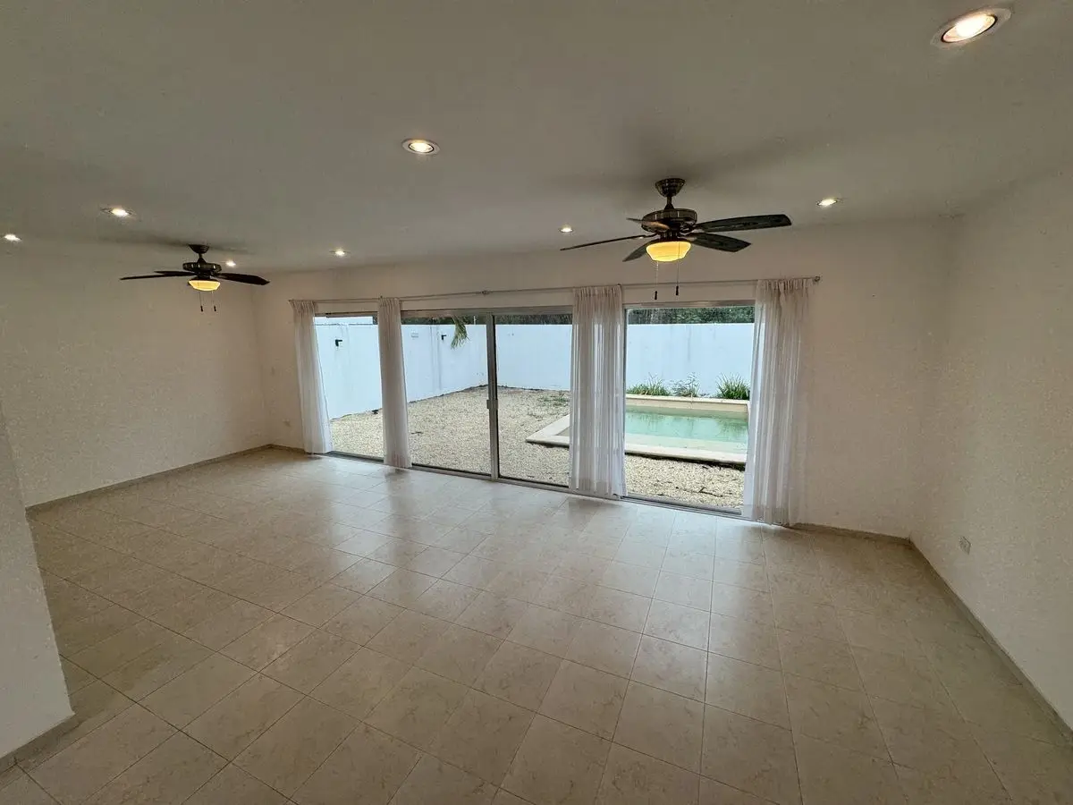 Casa en Renta Sin Muebles de 3 Recámaras y Alberca en Leandro Valle, Mérida — foto 4