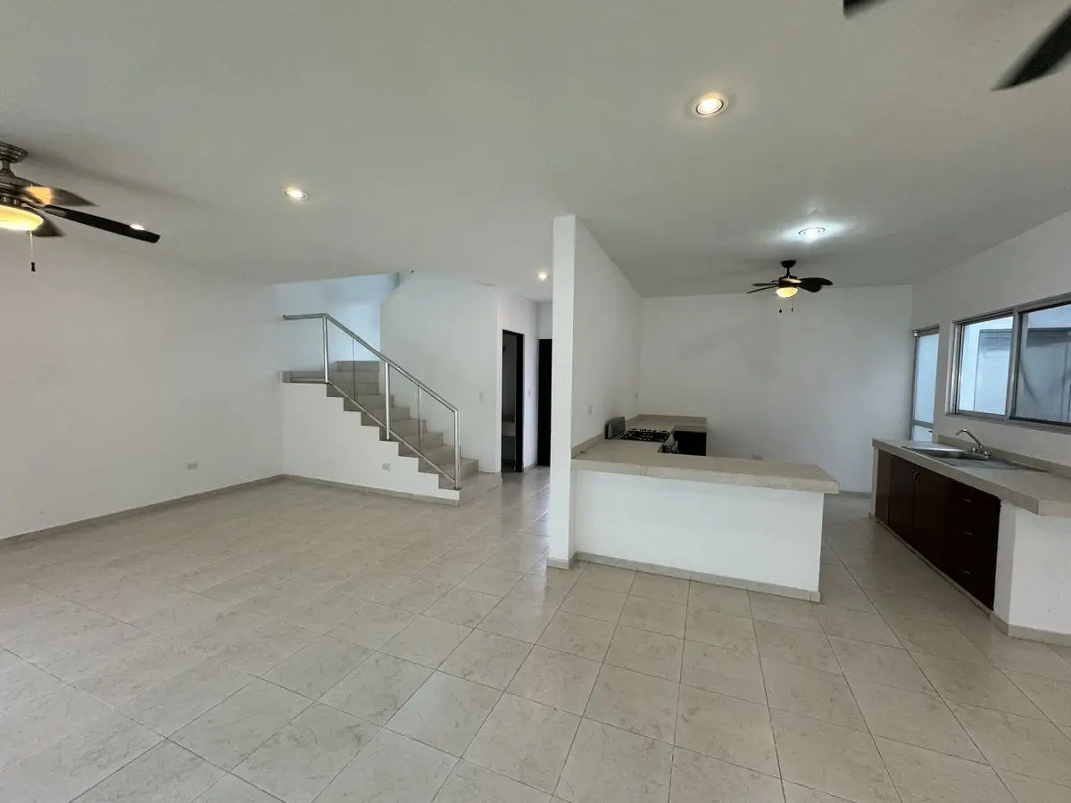 Casa en Renta Sin Muebles de 3 Recámaras y Alberca en Leandro Valle, Mérida — foto 6
