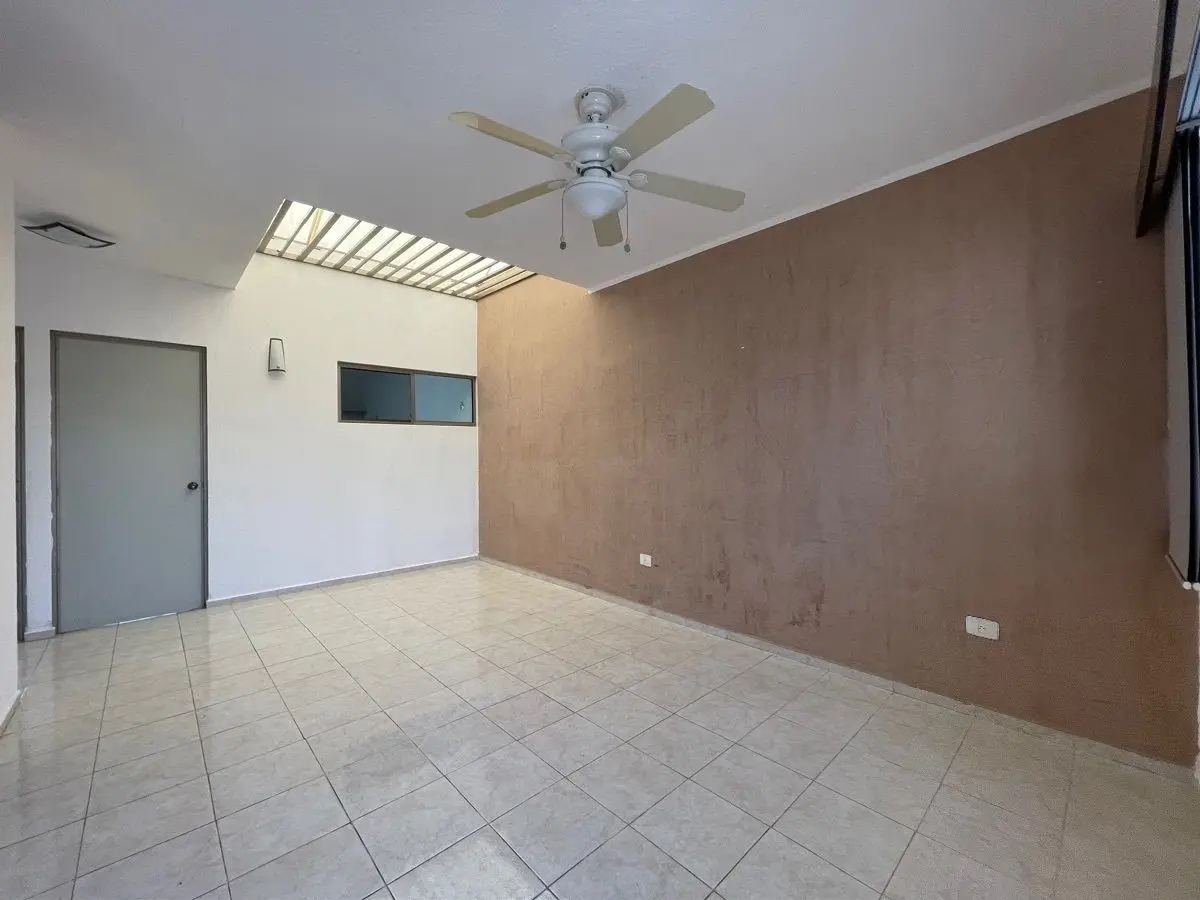 Casa de 1 Planta Sin Muebles en Renta en las Américas Ii — foto 4