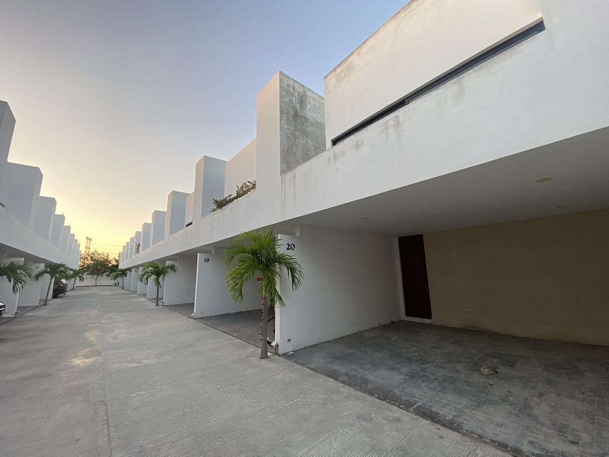 Townhouse Semi Amueblado en Renta en Temozón Norte, Cerca de Univ. Marista — foto 2