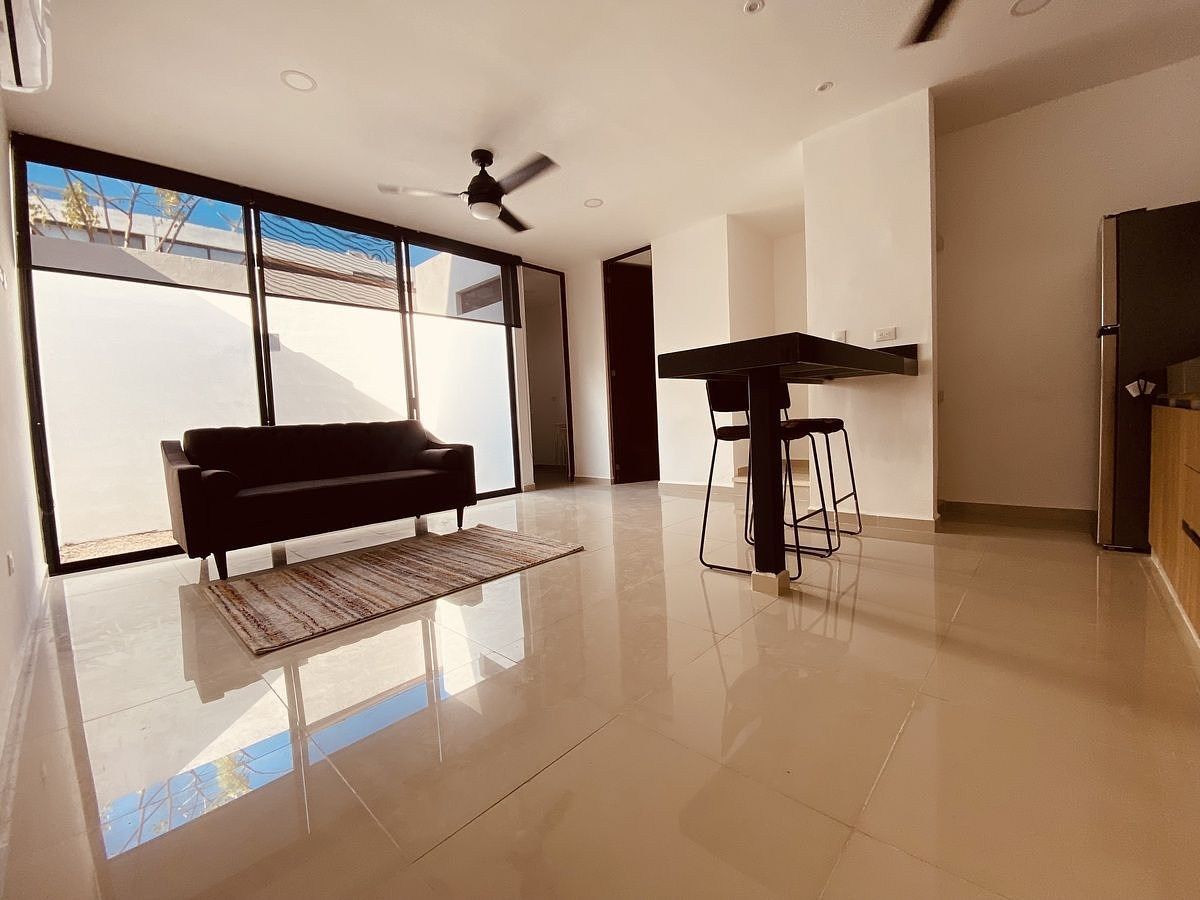 Townhouse Semi Amueblado en Renta en Temozón Norte, Cerca de Univ. Marista — foto 3