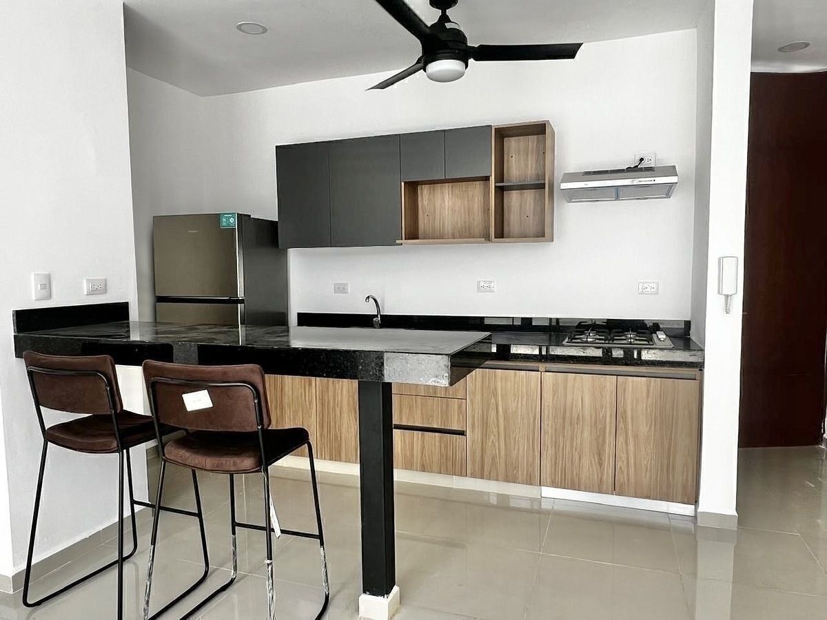 Townhouse Semi Amueblado en Renta en Temozón Norte, Cerca de Univ. Marista — foto 6