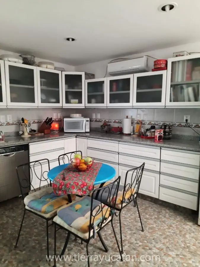 Encantadora Casa de 2 Pisos con una Ubicación Increíble en la Colonia Itzima, ¡Cerca de Todo! — foto 3