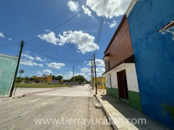 Tepakan, Antigua Casa en el Parque Central. ¡Terreno Grande!