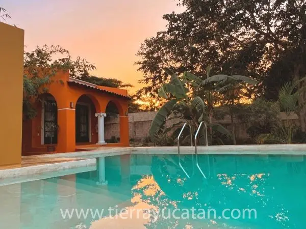 ¡Lote Enorme con Tres Lindas Casas en Izamal! ¡Muy Privado!