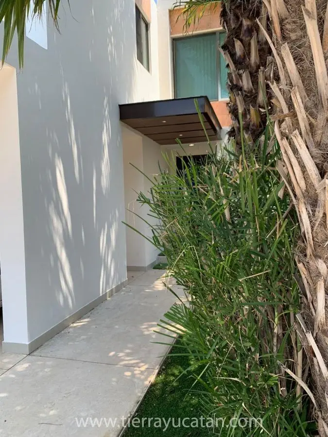 Casa Amueblada con Paneles Solares en Temozon, 3 Habitaciones, 2 Plantas, Piscina y Jardin — foto 3