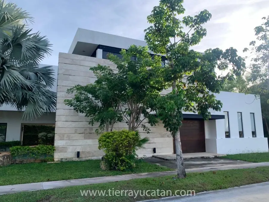 Magnífica Casa Moderna de 6,687pies Cuadrados en el Exclusivo Yucatán Country Club — foto 3