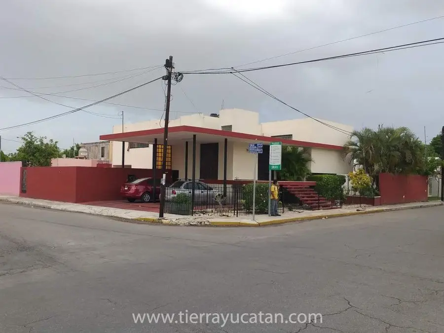 Casa Carmesi en Esquina Comercial — foto 3