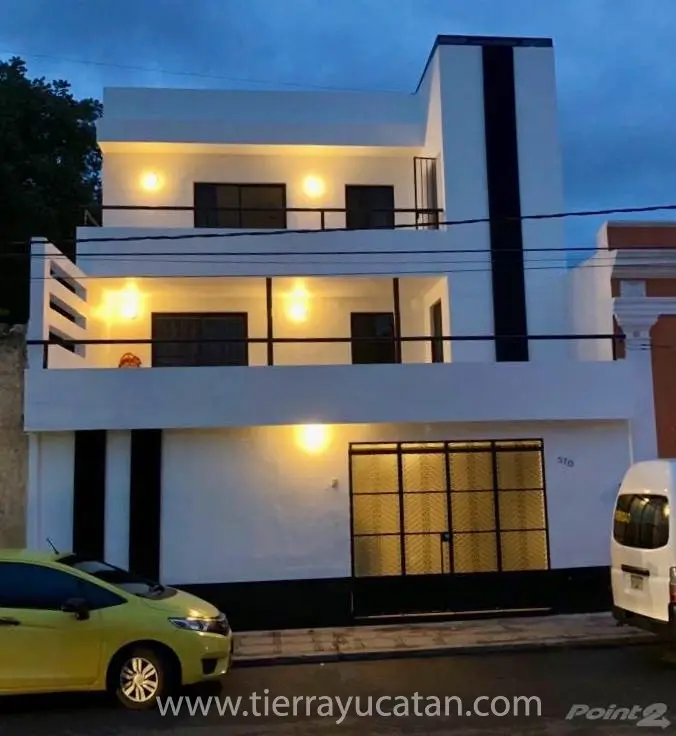 Propiedad Privilegiada en el Centro de Mérida: Espaciosa Casa de Tres Pisos con Potencial de Ingresos — foto 2