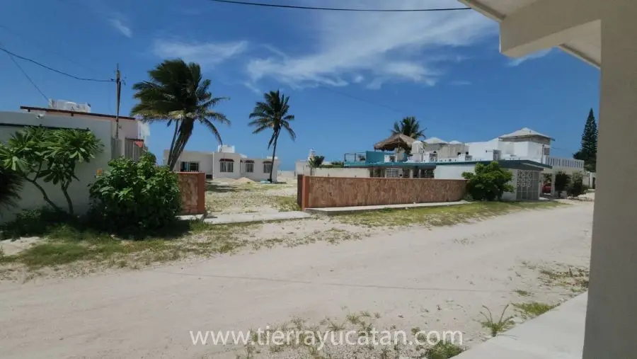Casa con 21.30 Metros Lineales Frente al Mar en el Paraíso Cristalino de Chuburna Puerto!