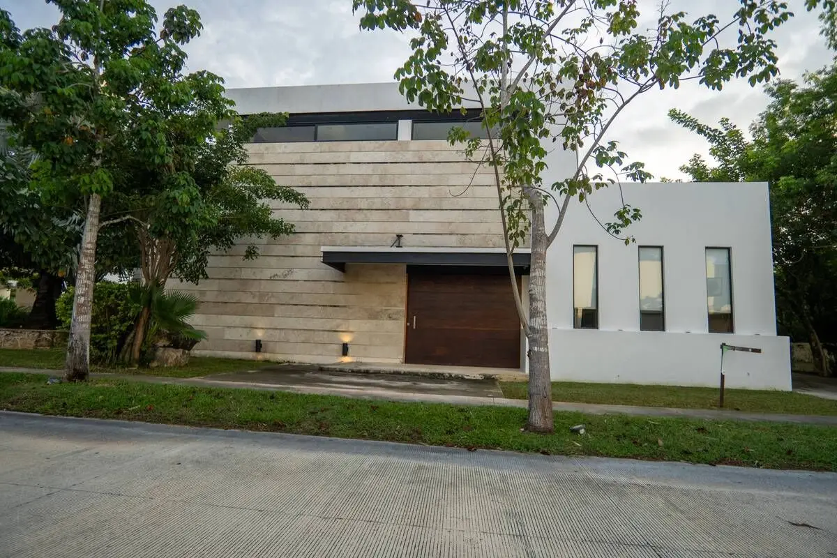 Exclusiva casa en venta en Yucatán Country Club – Privada Cutzam — foto 3