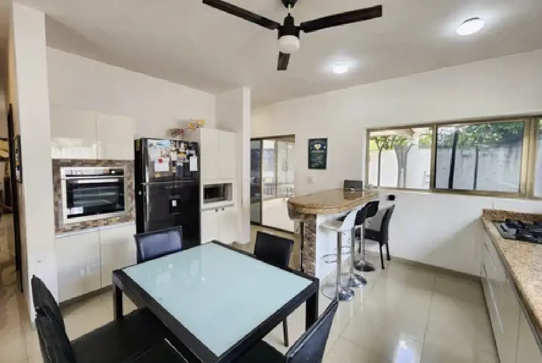 Residencia en Venta en Colonia Maya /Cerca de Altabrisa — foto 4