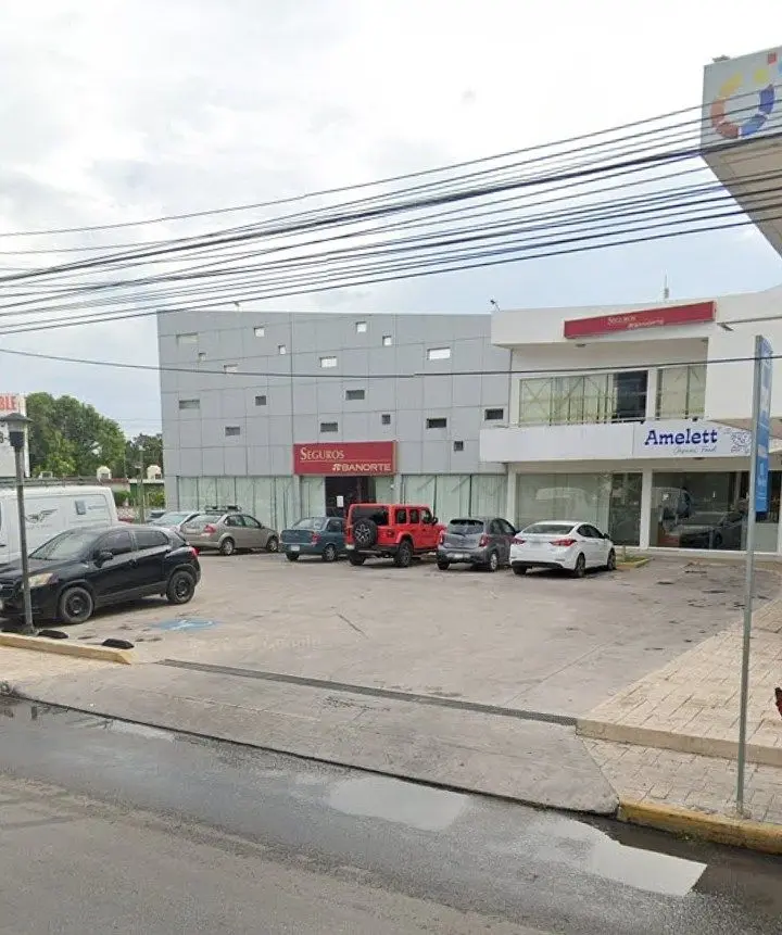 Amplio local en planta alta ideal para oficinas.