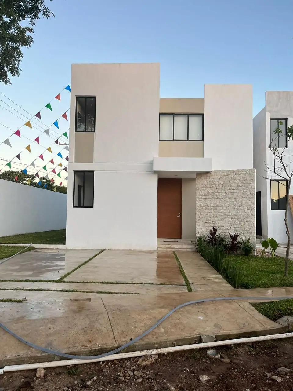 Amplia casa en Conkal, credito INFONAVIT bienvenido