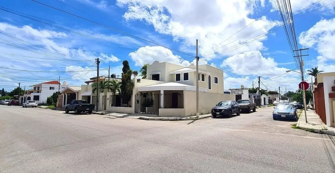 Casa en Esquina con Alberca en Venta en Francisco de Montejo/ENTREGA INMEDIATA — foto 3