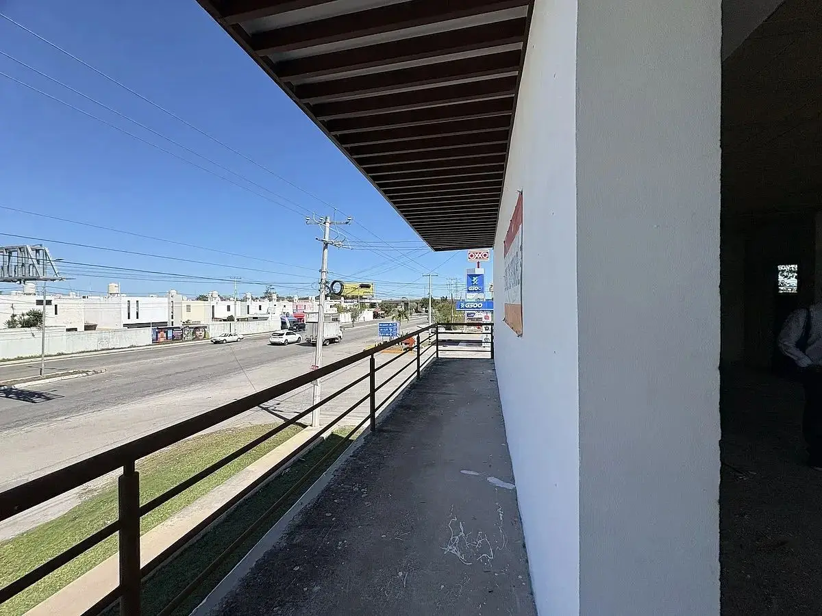 Amplio local en planta alta en renta sobre Av. Yucatan — foto 2