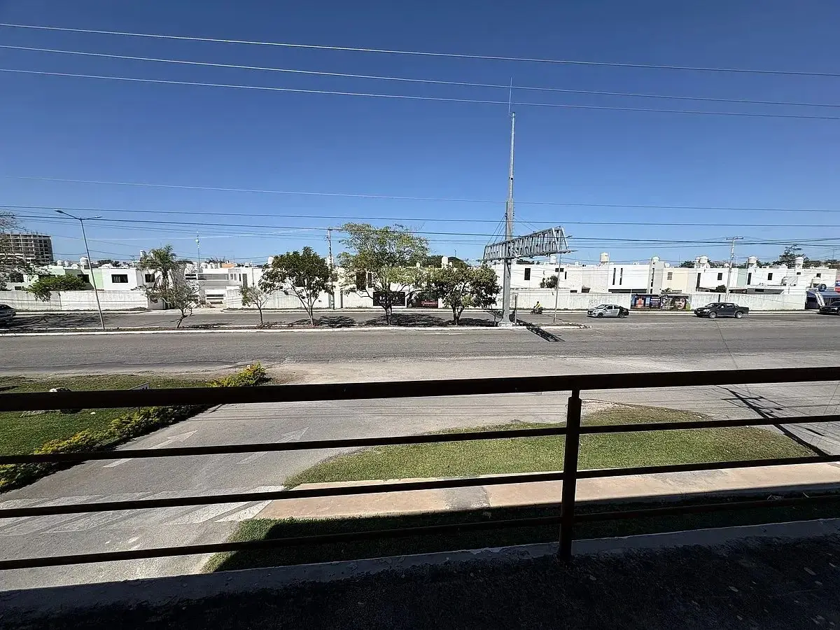 Amplio local en planta alta en renta sobre Av. Yucatan — foto 3