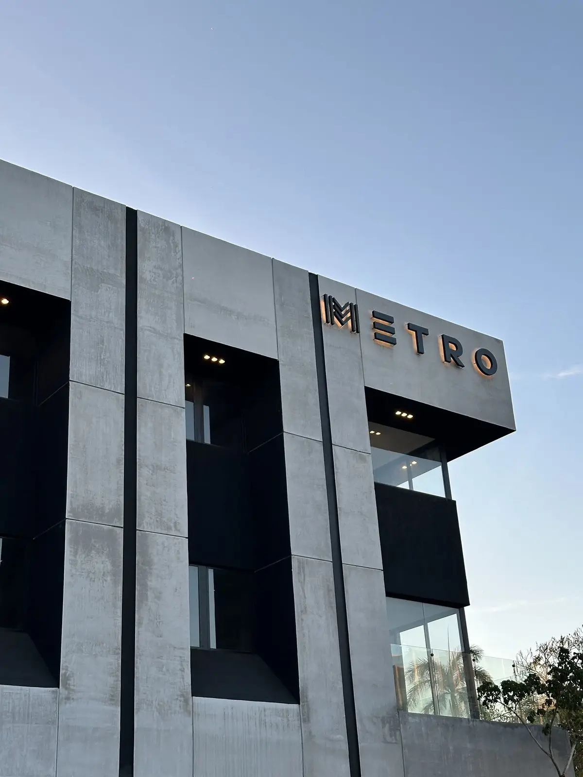 Renta de oficina o consultorio dentro de edificio METRO