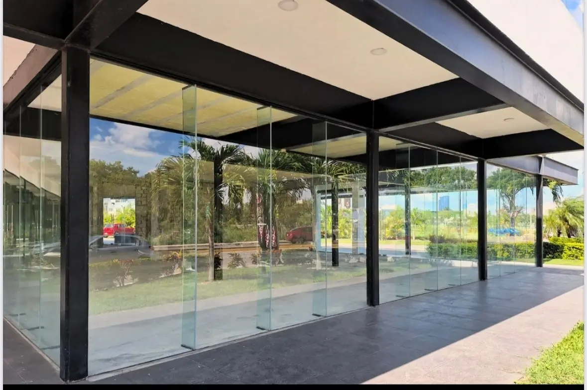 Amplio local comercial en renta — foto 4