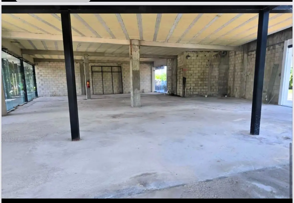 Amplio local comercial en renta — foto 5