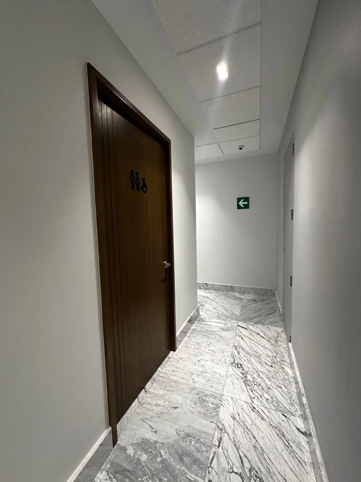 Consultorios y oficinas en el rascacielo de lujo del sureste — foto 5