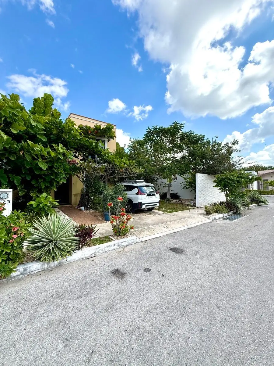 Casa en Venta en Esquina en Gran Santa Fe, con Terreno ExcedenteMerida — foto 2