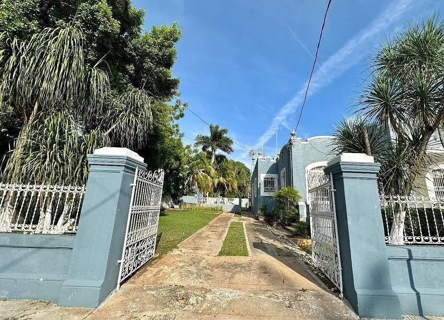 Propiedad con arquitectura neo-colonial yucatecaProperty with Neo-Colonial Yucatecan Architecture — foto 2