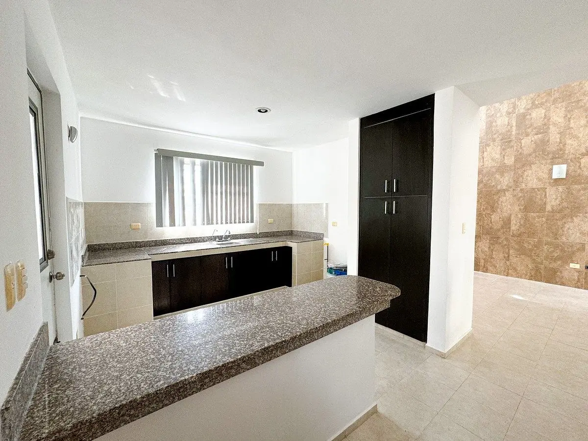 Casa remodelada en venta cerca de avenida — foto 3