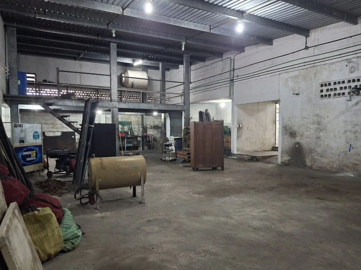 Bodega Comercial con Oficina en Renta Sobre Avenida en Colonia Obrera , Merida — foto 5