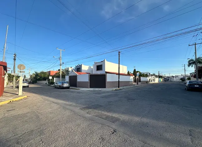 Casa en venta en Residencial Pensiones VI, Esquina , alberca ,4 habitaciones. — foto 2