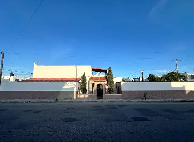Casa en venta en Residencial Pensiones VI, Esquina , alberca ,4 habitaciones. — foto 3