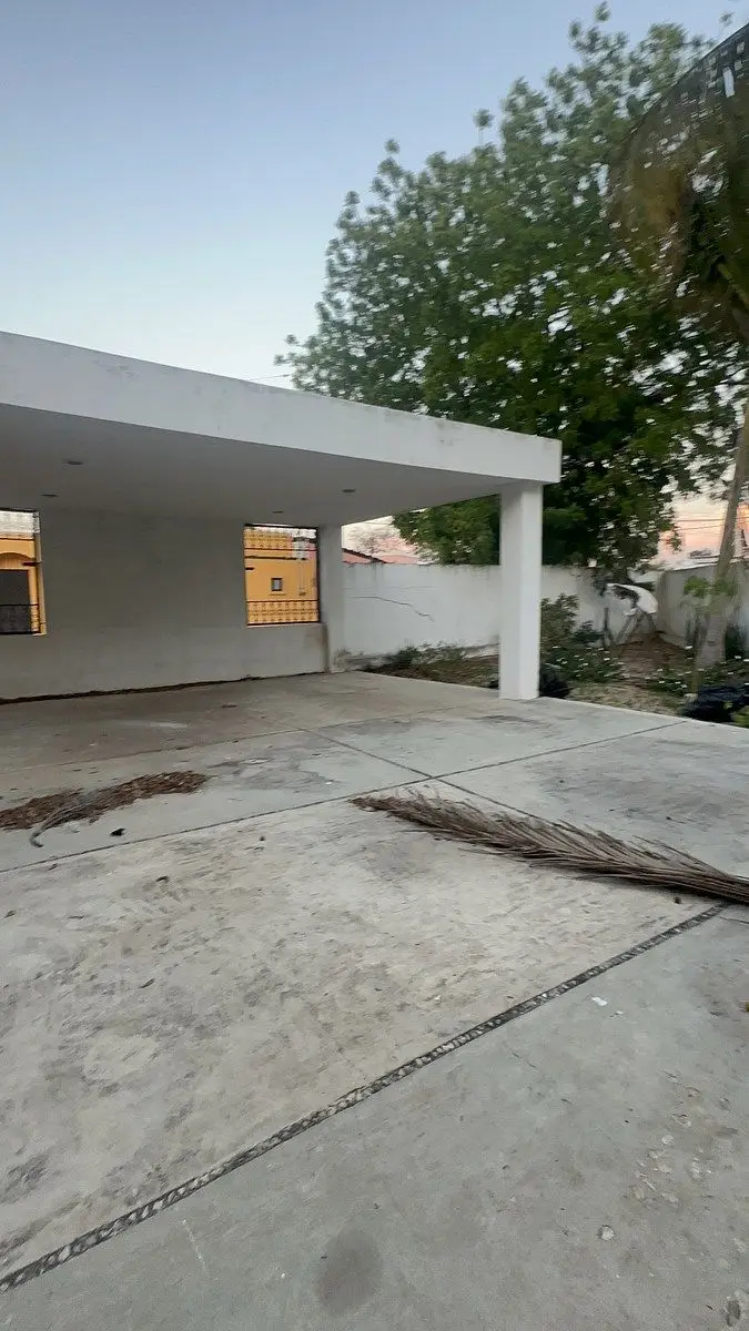 Casa en venta en esquina con amplio terreno — foto 3