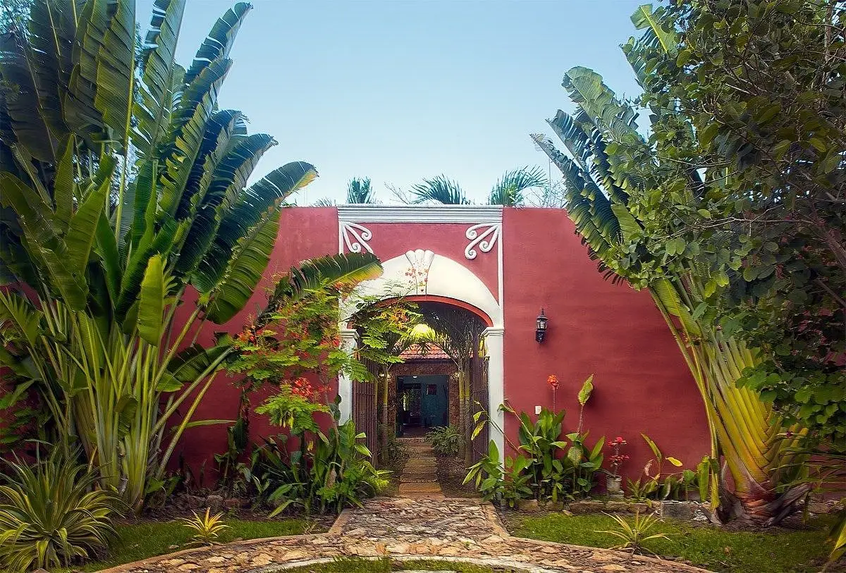 Hacienda-style house in Quintas Baspul, Mérida