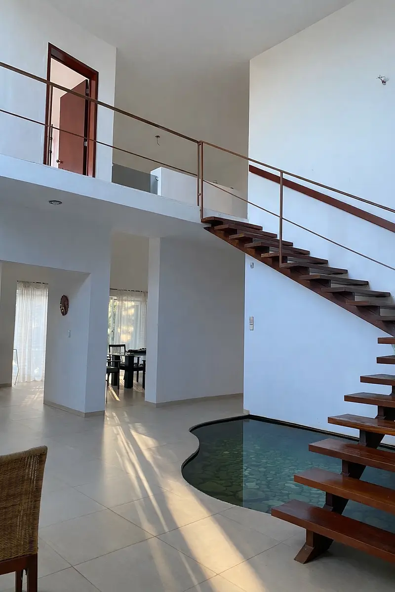 Casa en venta con lago artificial y terreno arbolado — foto 3