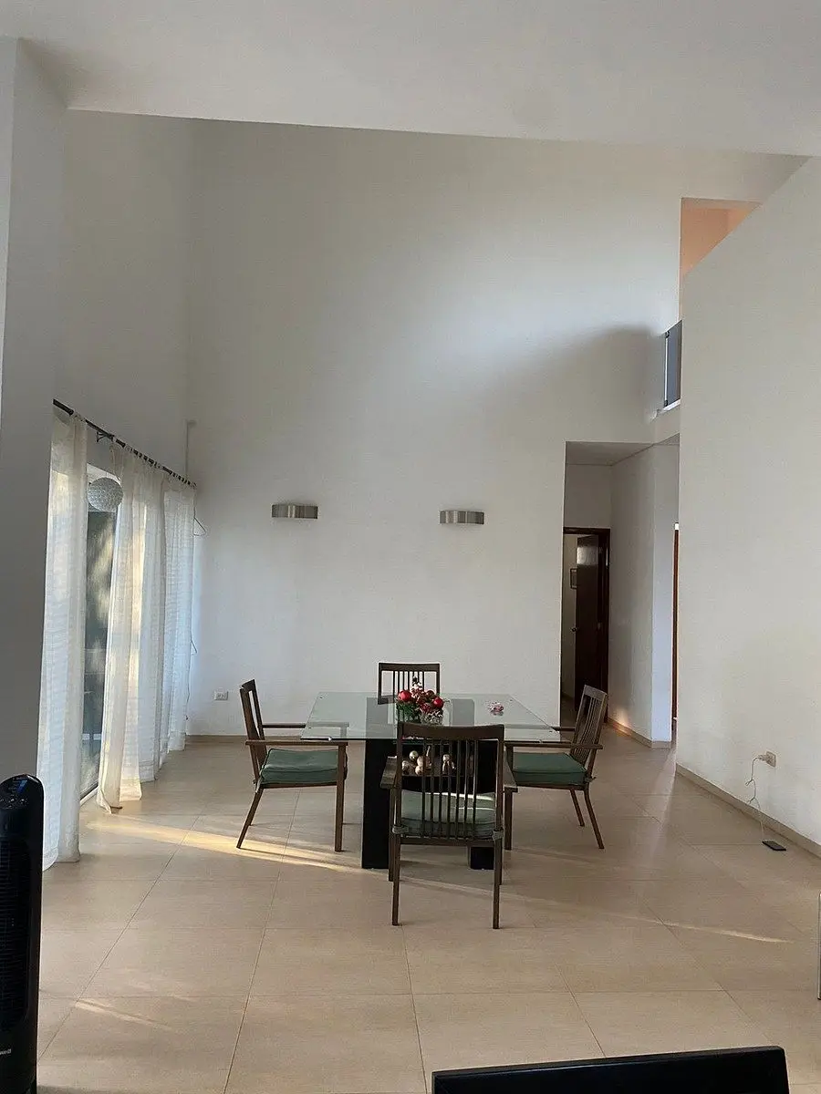 Casa en venta con lago artificial y terreno arbolado — foto 4