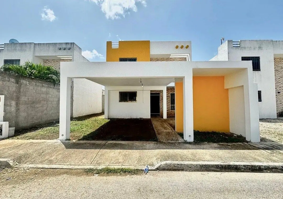 Casa en Venta en las Americas con Habitacion en Planta Baja, Merida