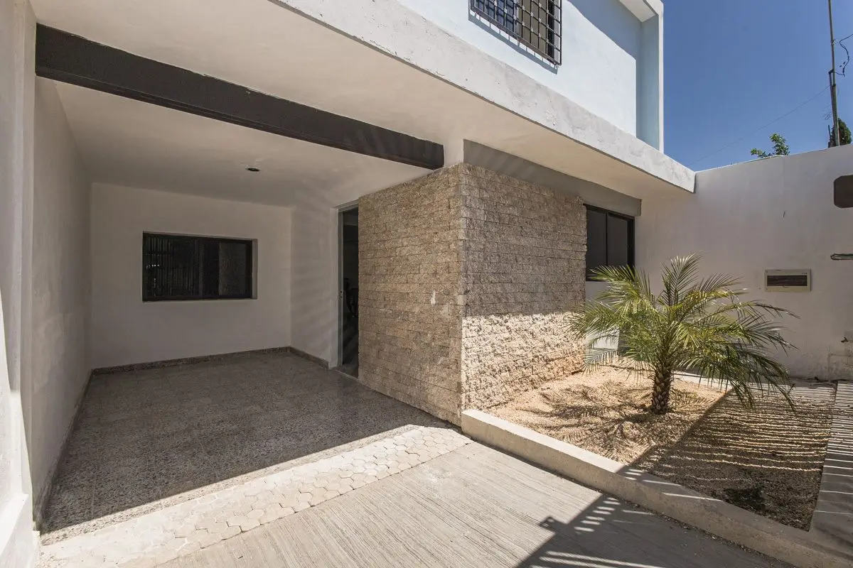 Casa Cielo: Two-Story Mid-Century Residence in Itzimná — foto 2