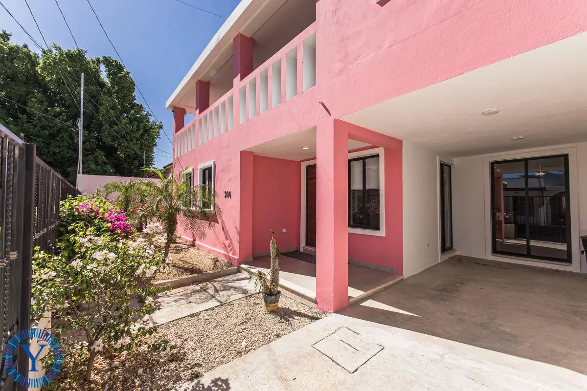 Flamingo House: Large Duplex w/Income Potential - García GinerésCasa Flamingo: Large Duplex w/Income Potential - García Ginerés — foto 2