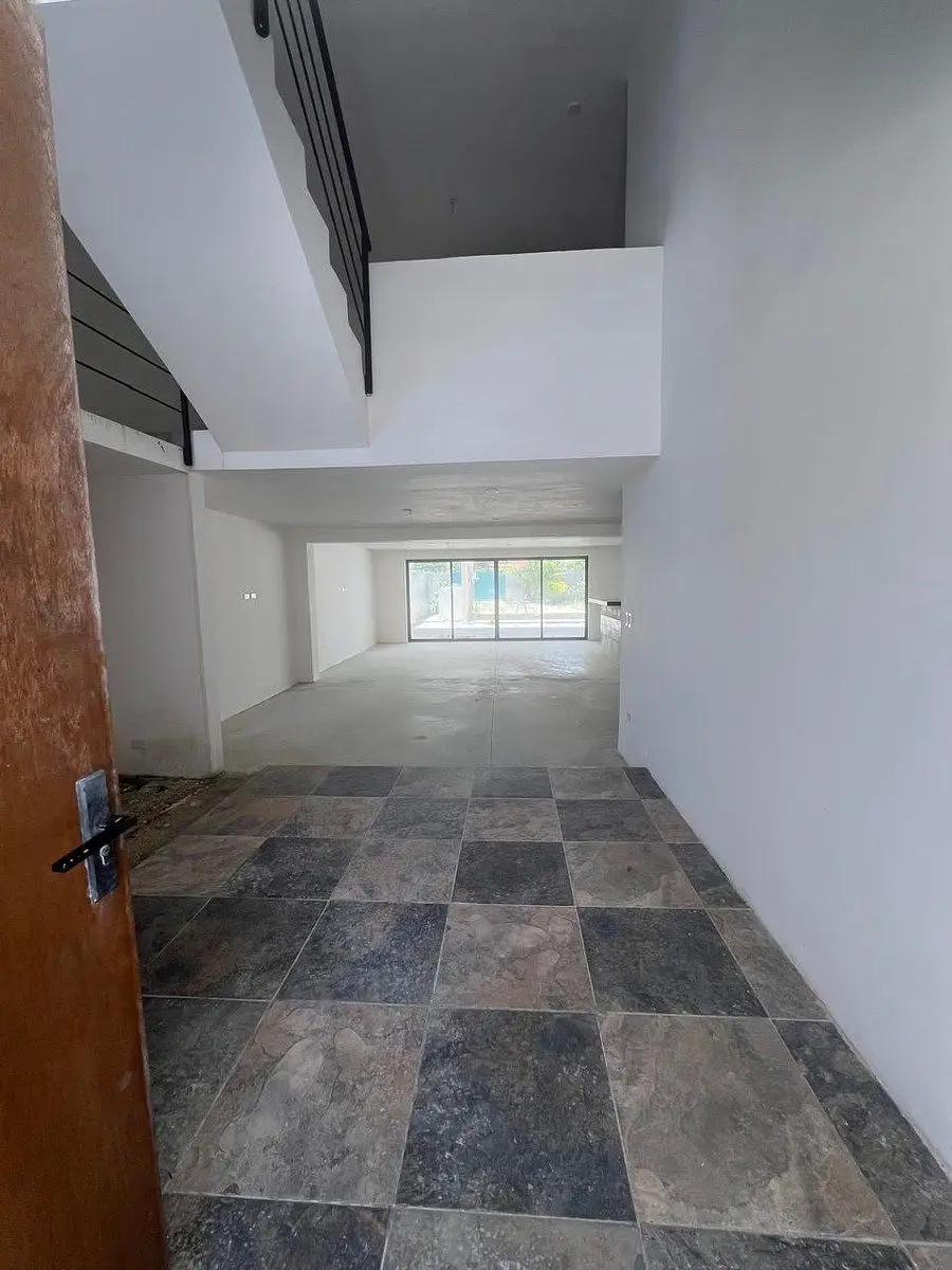 3-Story Coastal House With Poolcasa Costera de 3 Plantas con Pisina — foto 4