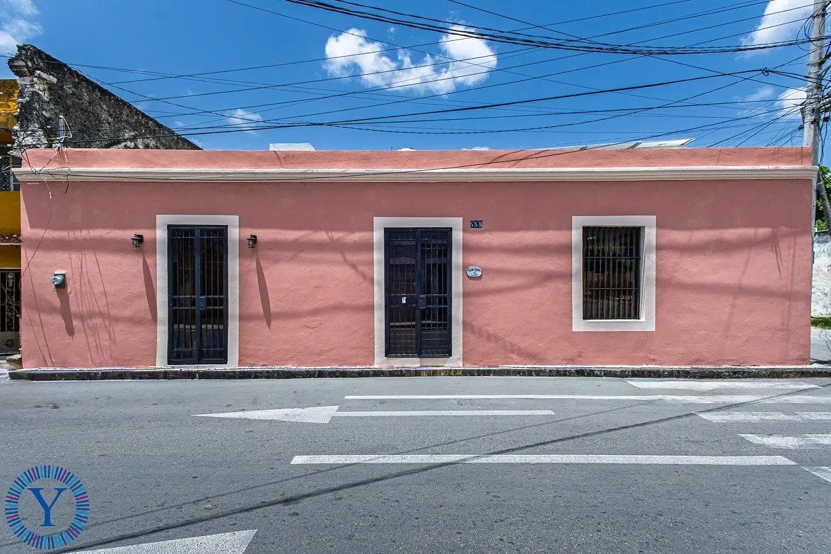 Casa Axolotl: Single Level Colonial Style Home