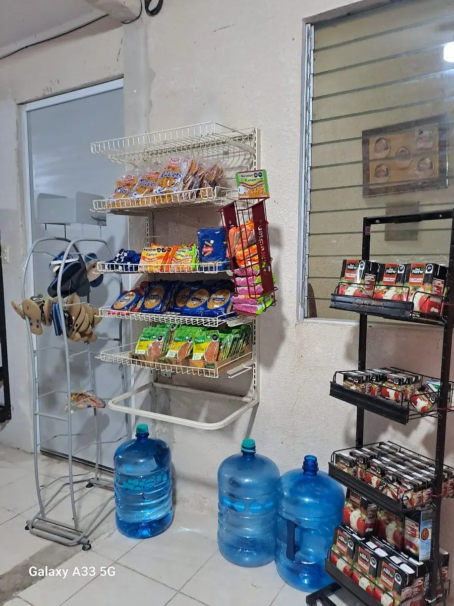 Oportunidad de Negocio en Renta Minisúper Totalmente Equipado con Departamento — foto 2