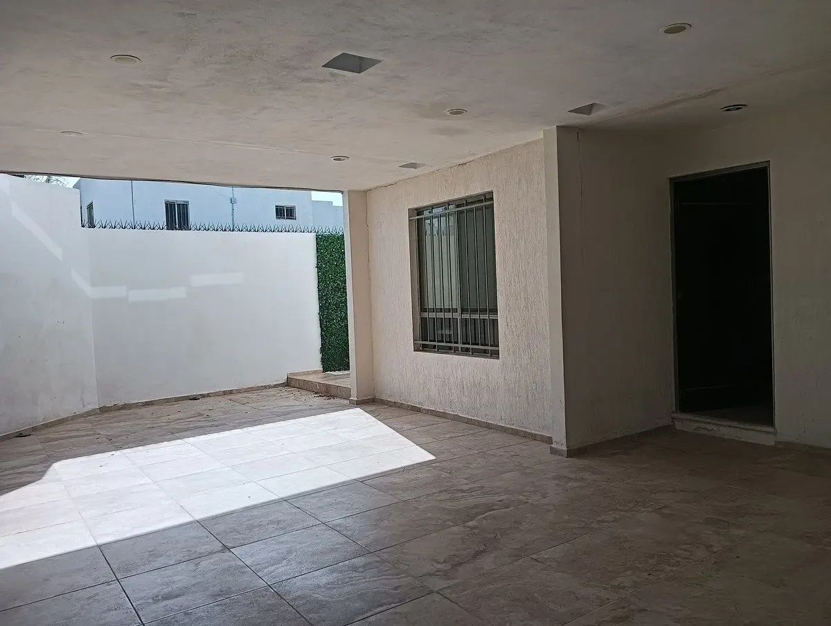 Se renta bonita y cómoda casa amueblada de 4 recámaras